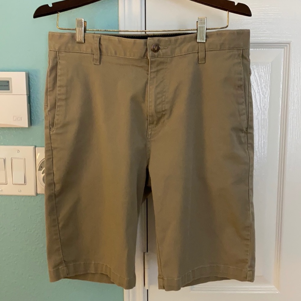 Volcom men’s khaki shorts